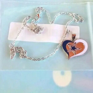 18 inch Cowboys necklace plus charm..NWT..we bundle..enjoy